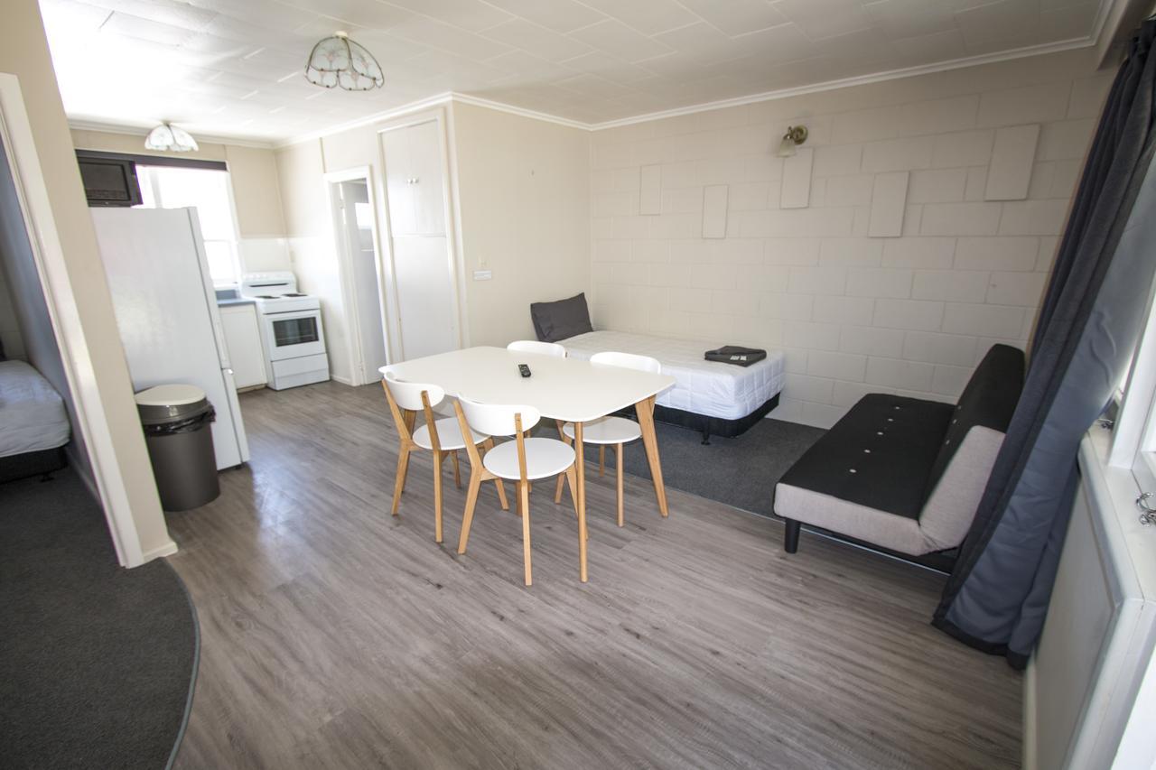 Mahia Motel And Holiday Park Exteriör bild