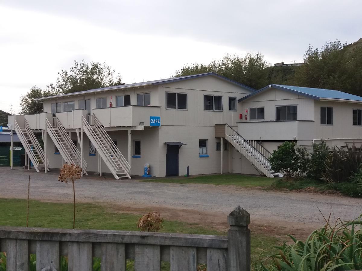 Mahia Motel And Holiday Park Exteriör bild