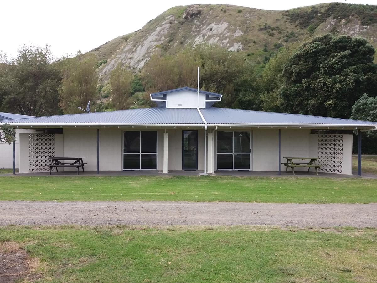 Mahia Motel And Holiday Park Exteriör bild