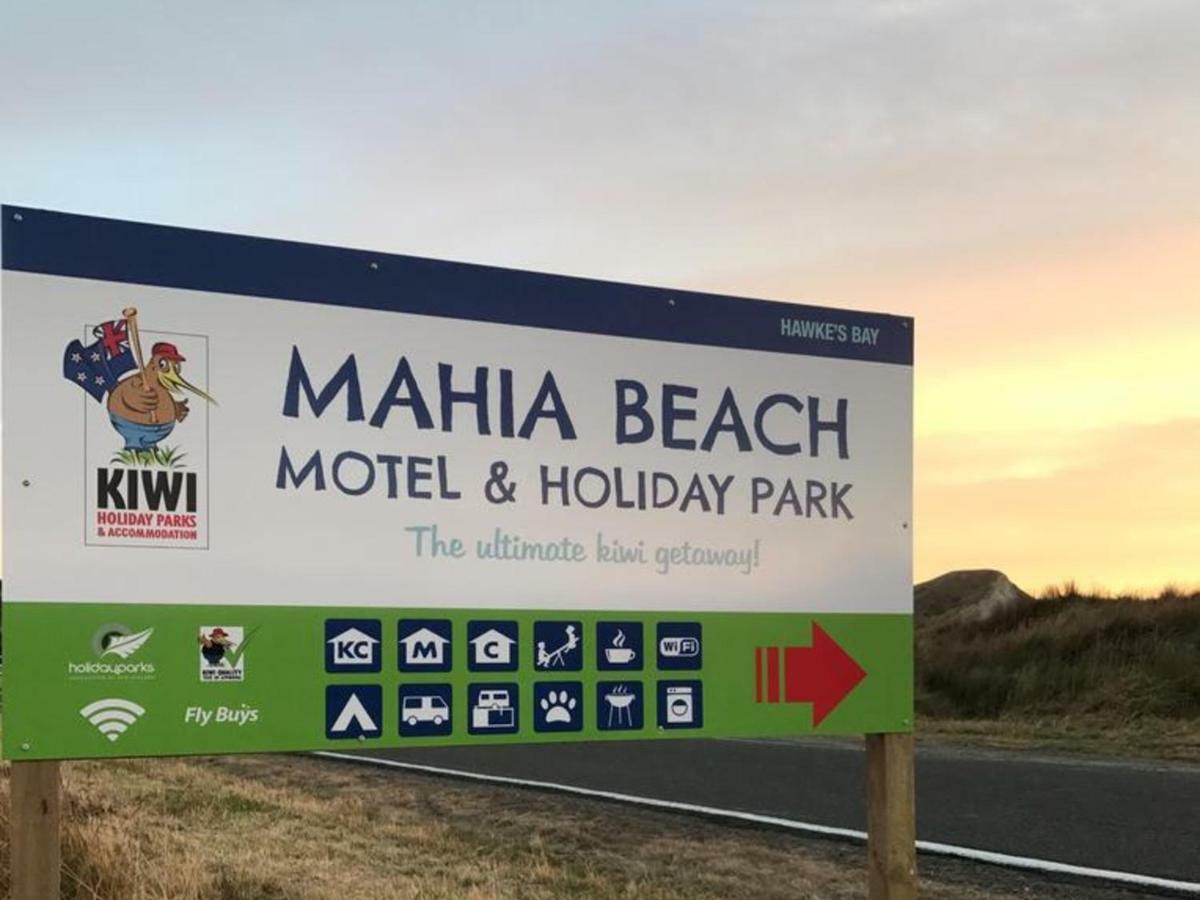 Mahia Motel And Holiday Park Exteriör bild