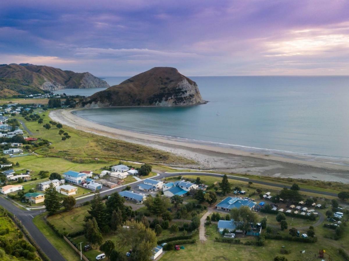 Mahia Motel And Holiday Park Exteriör bild